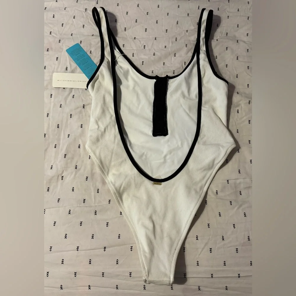 💕Beach Bunny Presley OnePiece Bathingsuit💕